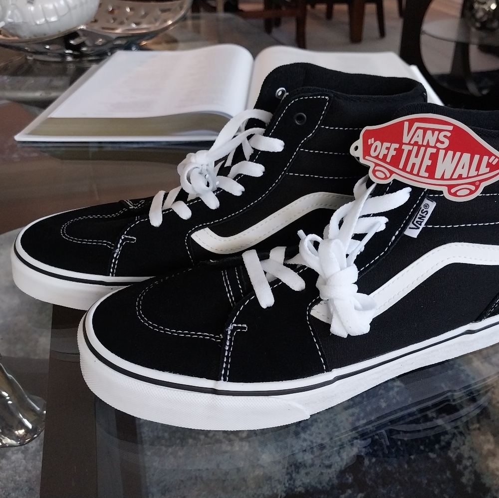Boy's Sk8 Youth High Top Black And White SK8 Vans Youth Sz 7 NWT